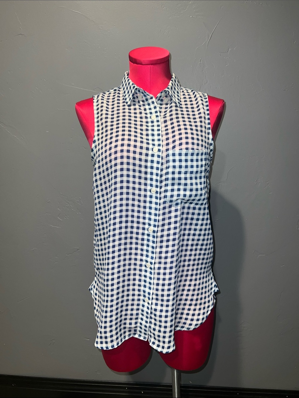 Fun2Fun Chiffon blue/white plaid sleeveless button collared Top!